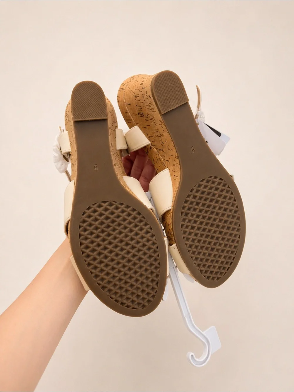 AEROSOLES footbed summer design